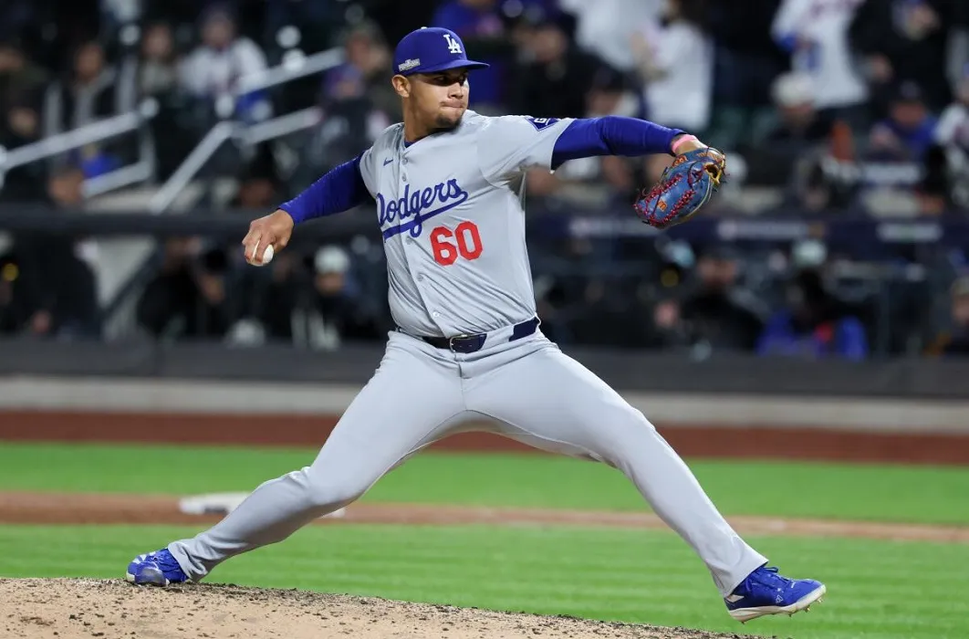¡Edgardo Henríquez sobresale en el montículo! Dodgers dejó en el terreno a los Azulejos en 18 innings